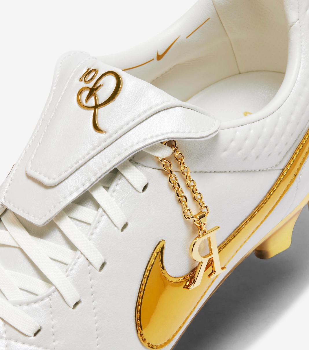 Ronaldinho x Nike Tiempo Legend FG SE “Touch of Gold”が国内12月10