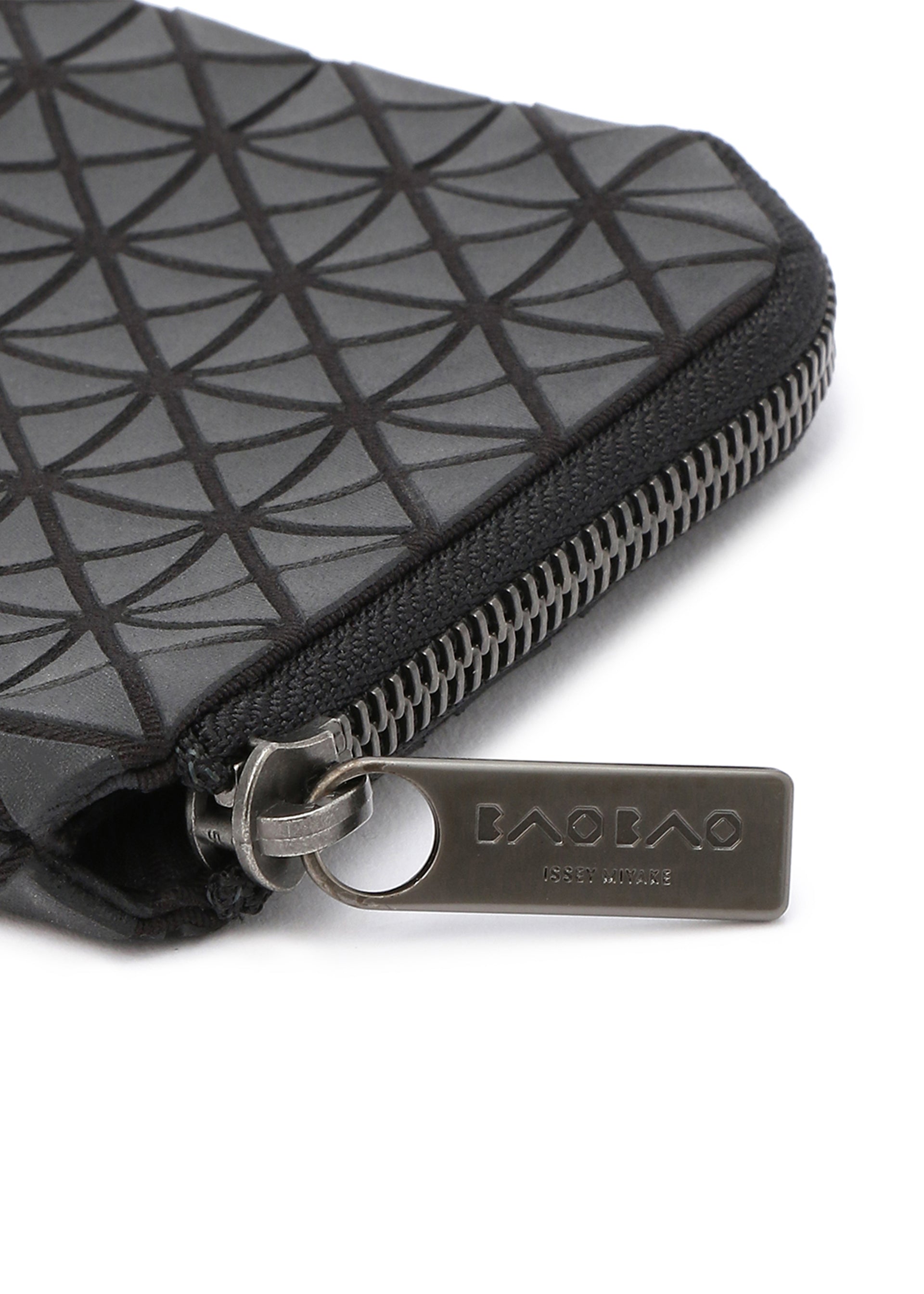 CLAM WALLET – ISSEY MIYAKE ONLINE STORE