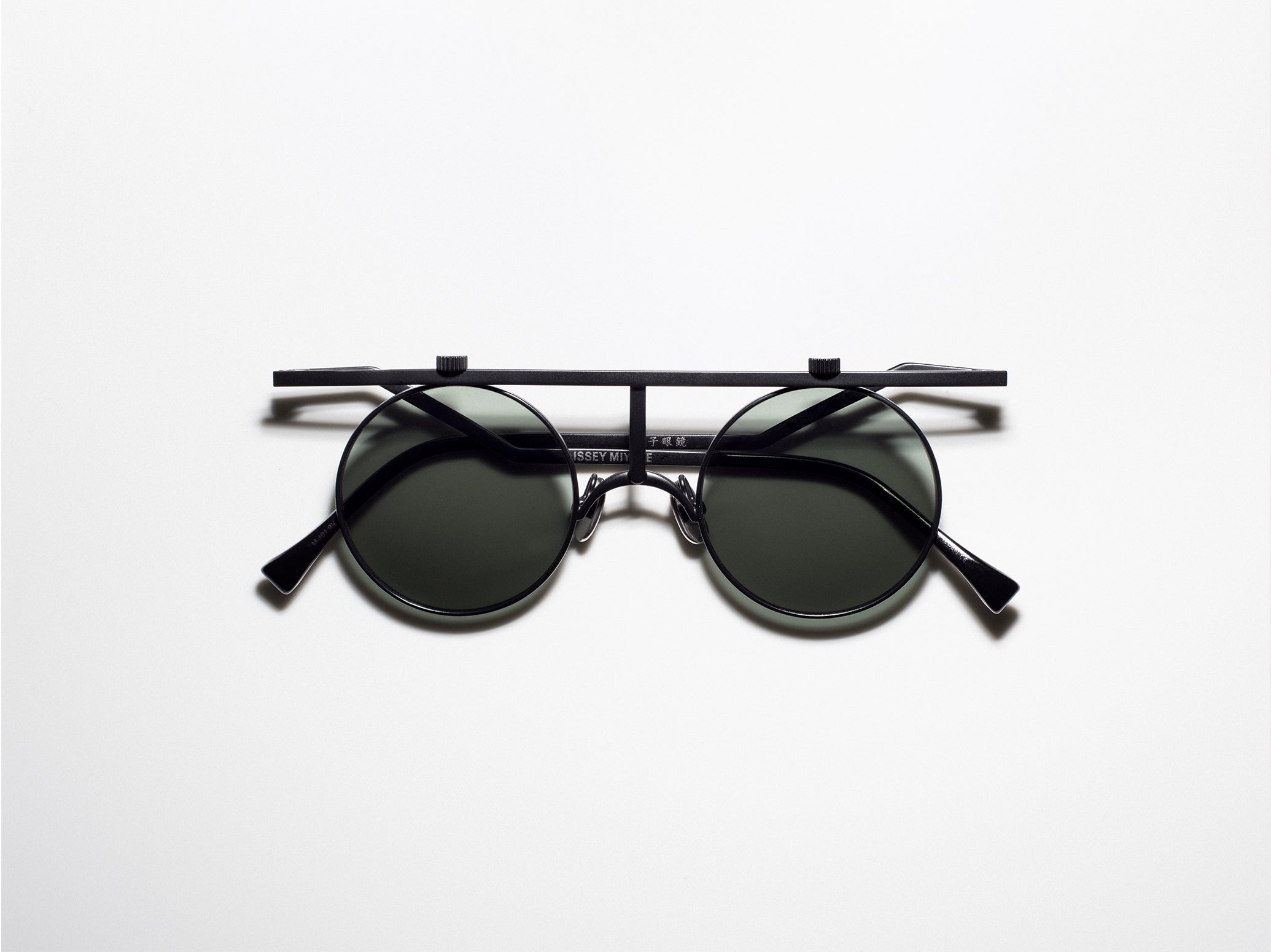 ISSEY MIYAKE EYES ITEM SERIES IM-101 – ISSEY MIYAKE ONLINE STORE