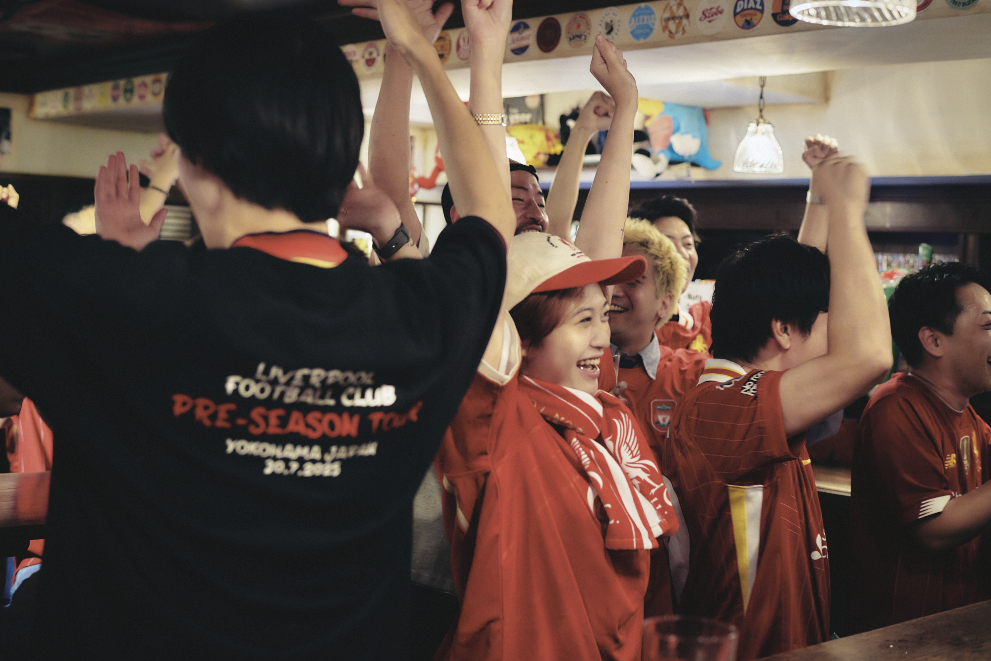 リバプールFC × ベイクルーズ、公式アイテム登場 ── 熱気あふれる