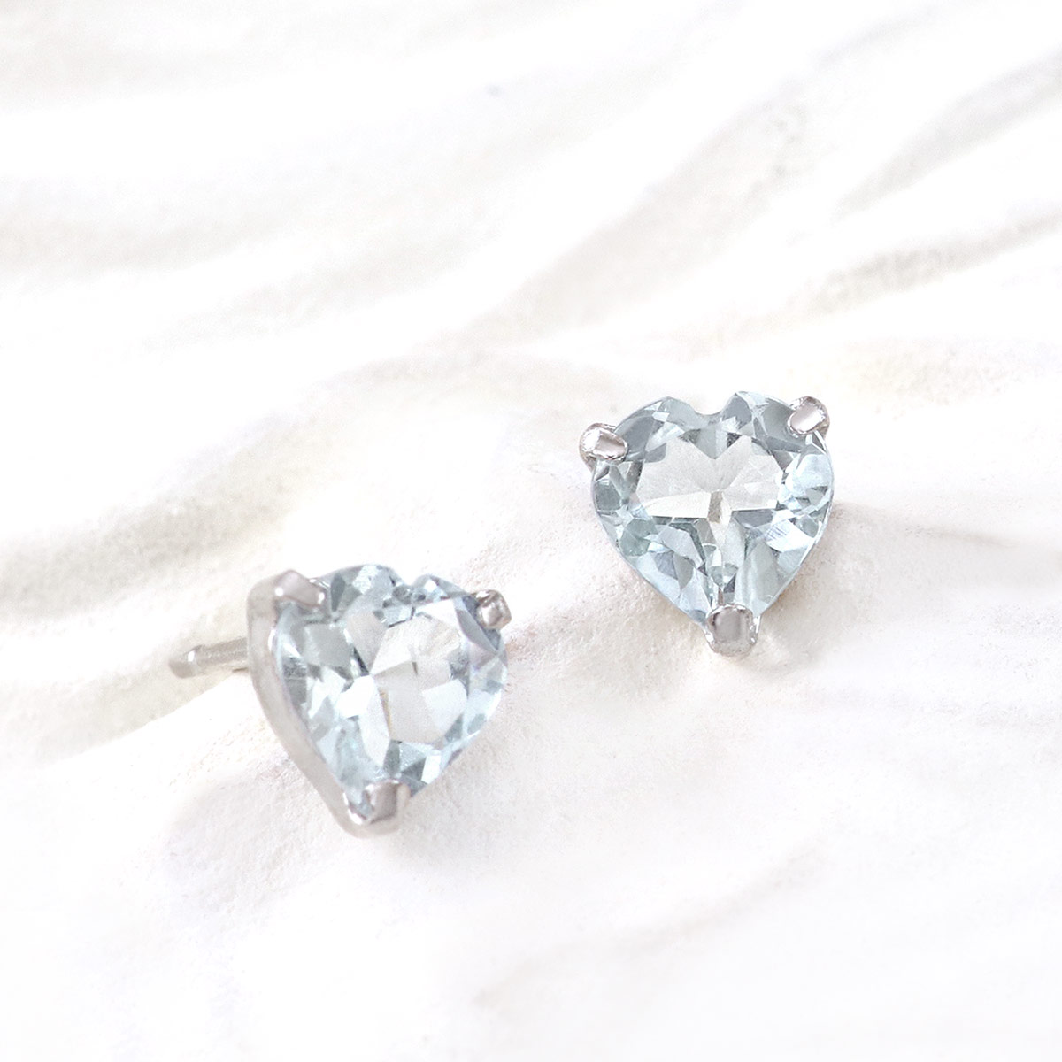 3月誕生石のアクセサリー Pt900 アクアマリン 3月誕生石 ハートピアス