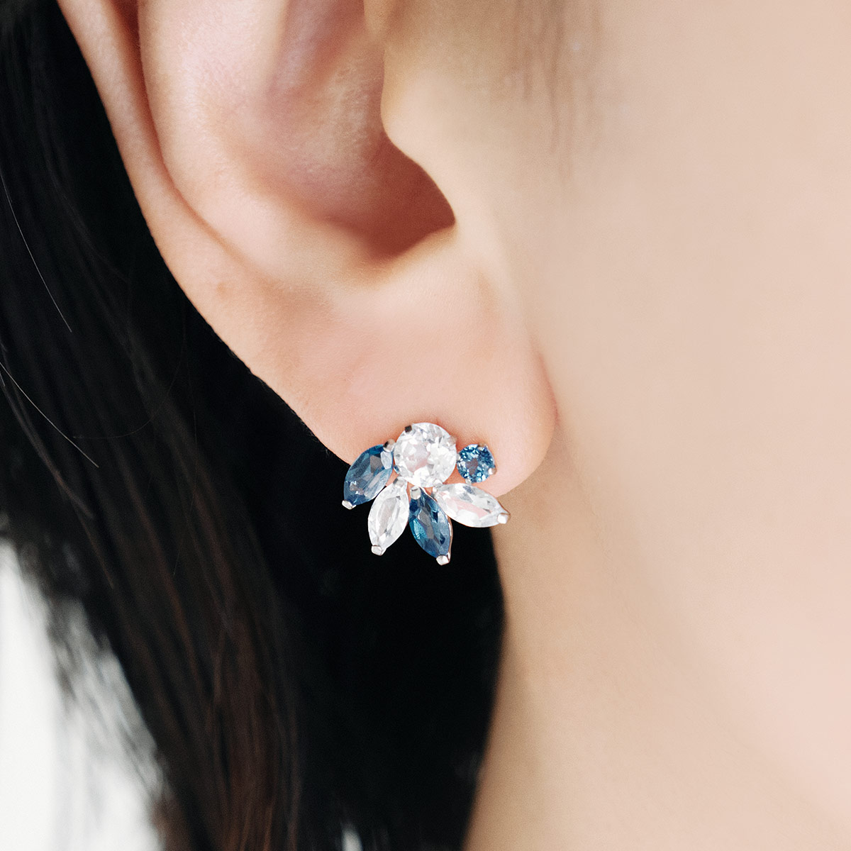 アクセサリーのプレゼント K18WG ロンドンブルートパーズ＆ホワイト