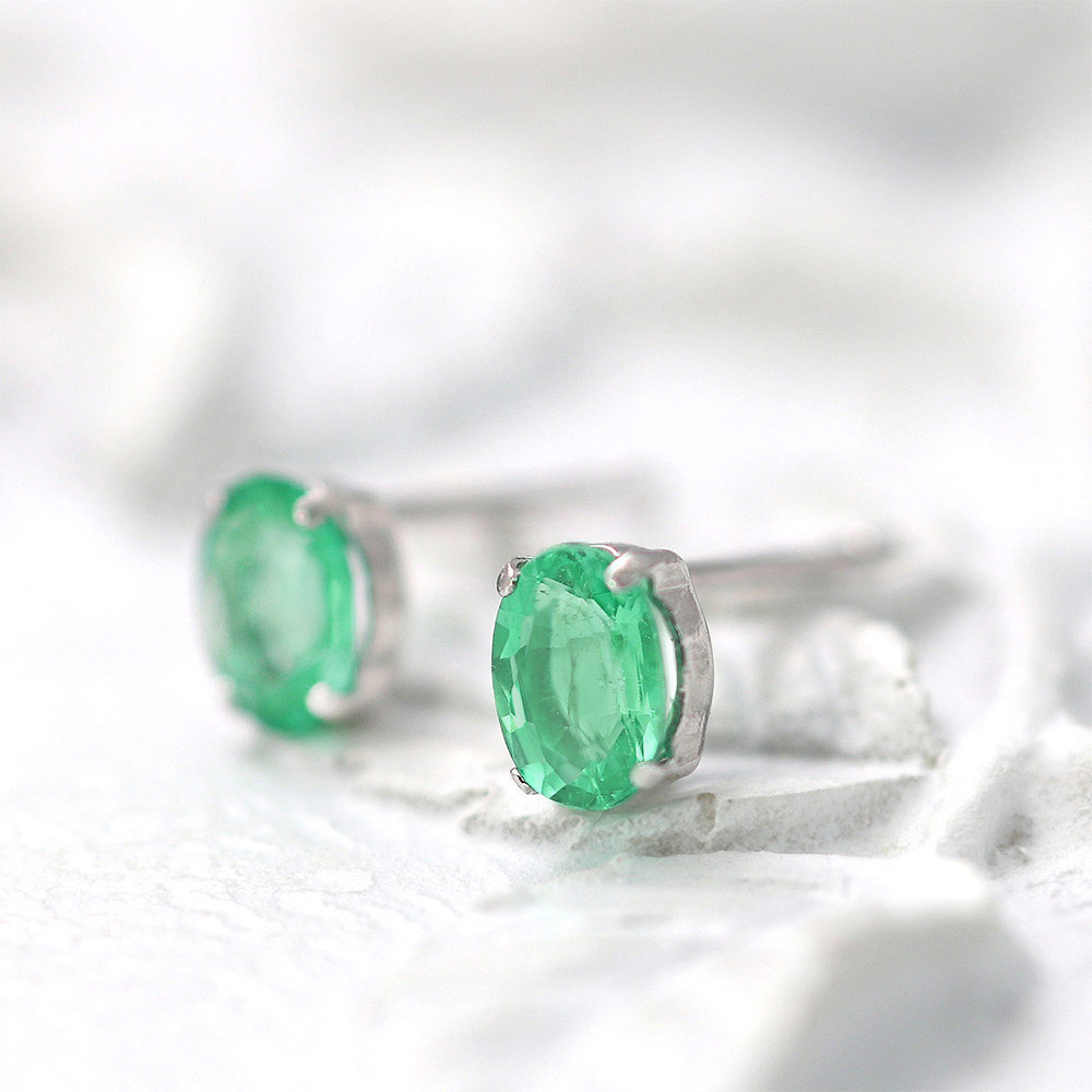女性へのプレゼント Pt900 エメラルド ピアス プラチナ900 プレゼント