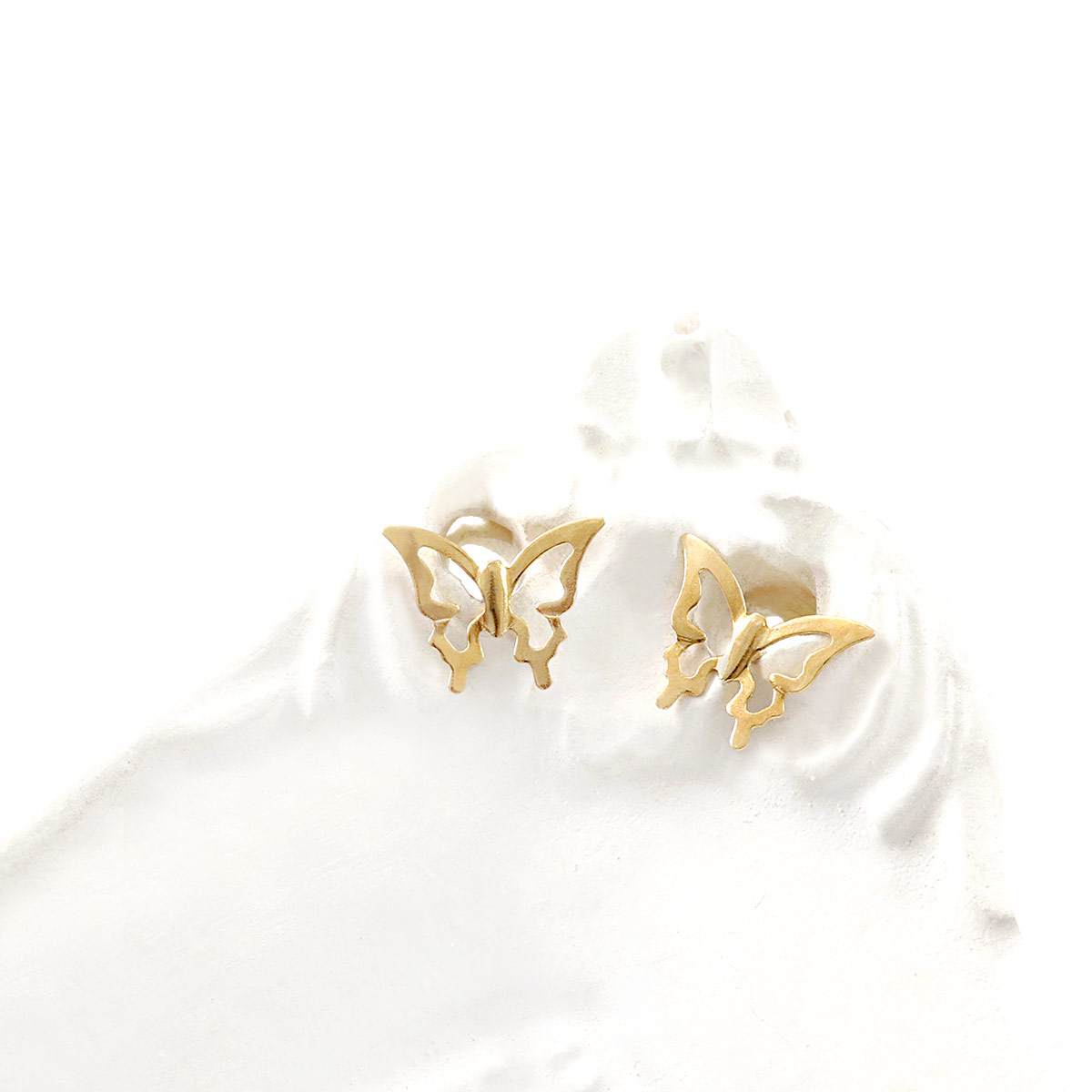 アクセサリーのプレゼント K18YG バタフライモチーフ ピアス 18金
