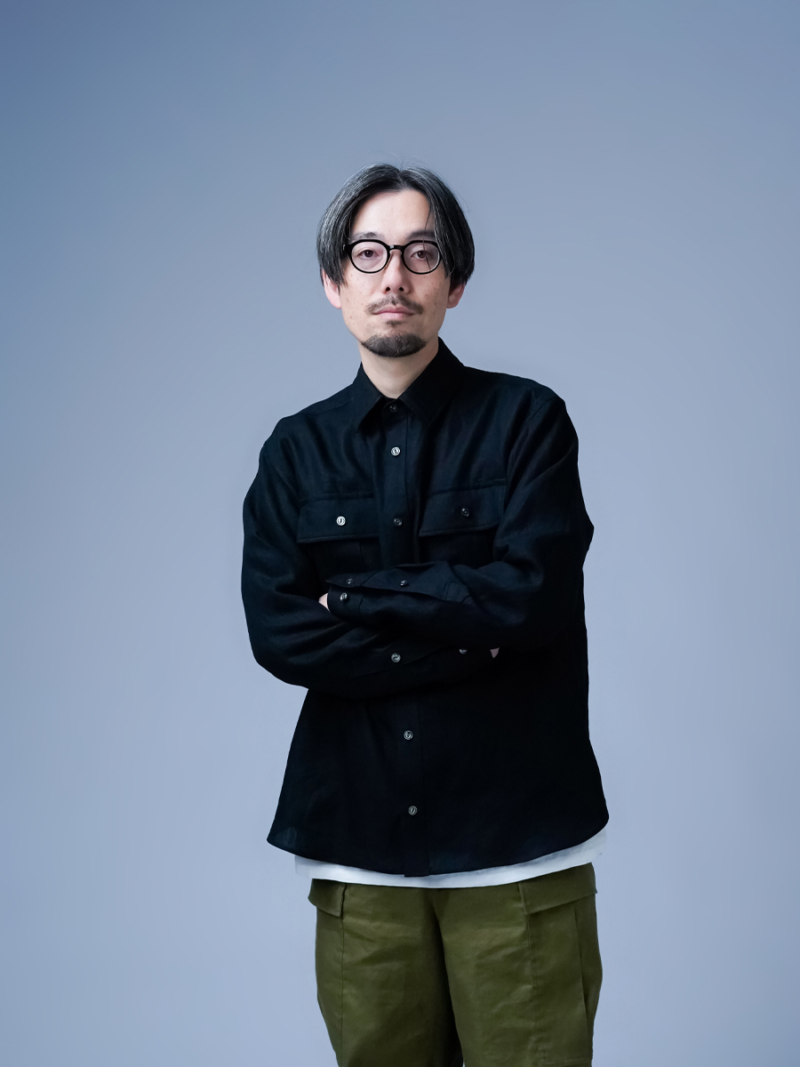 リネンシャツ】洗練と快適さに包まれる リネン サファリシャツ ／ 黒色