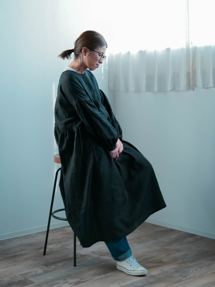 wafu】【リネンドレス】ウエストブラウジング ポワン袖ワンピース/黒色