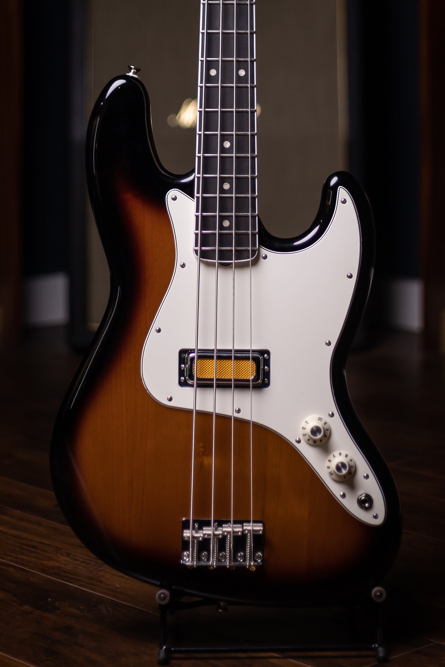 Fender Gold Foil Jazz Bass 4-string Bass Guitar - 2-Tone Sunburst