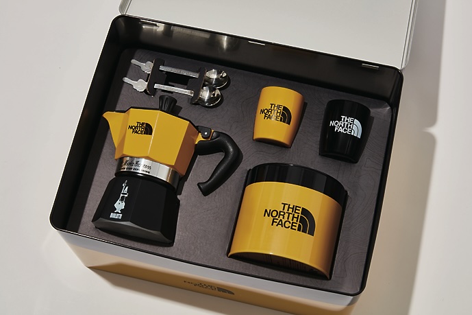 ザ・ノース・フェイス仕様の限定セットで本格的エスプレッソを