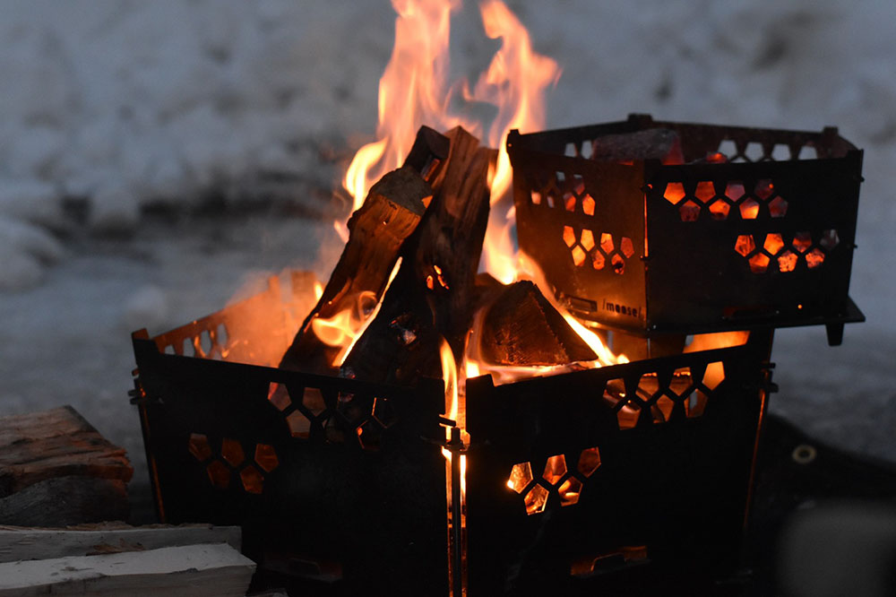北海道発のガレージブランドが繰り出す、二段使い焚き火台が斬新