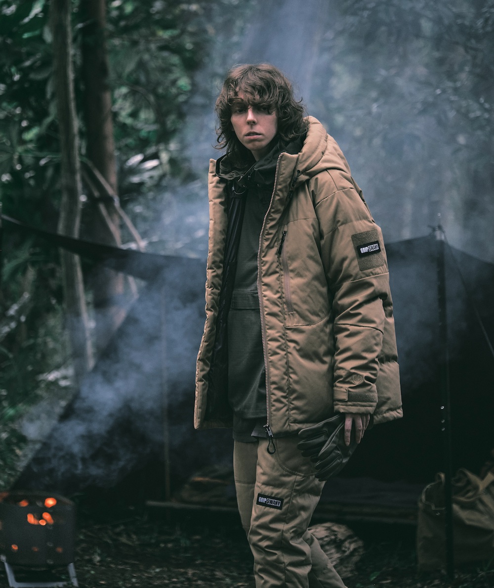 グリップスワニーの焚き火ウエアが、”5倍燃えにくい”新素材をまとって