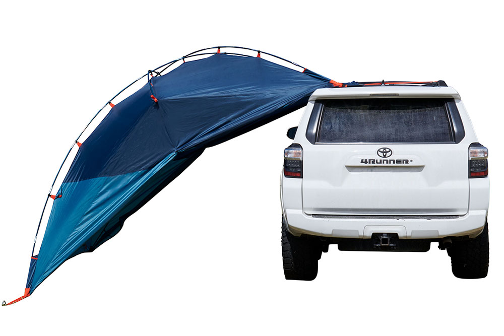 ケルティから2つのカーサイドタープ。 SUVへの取り付け自在の