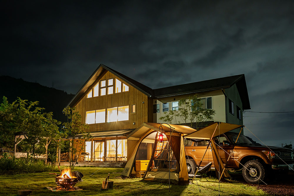 ロッジ型テント×カーサイドタープ。ogawaの魅力を凝縮した新作テントに