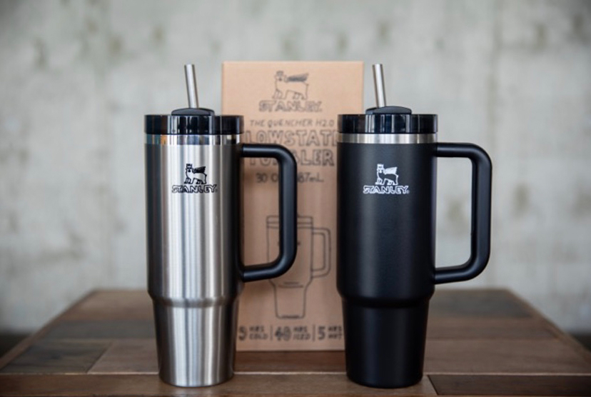 スタンレーから、ロゴを手描きにアレンジした、コラボアイテムが日本