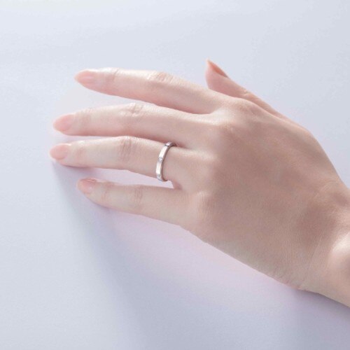 モニッケンダム】平打ちデザインに、プラチナと肌なじみの良いピンク