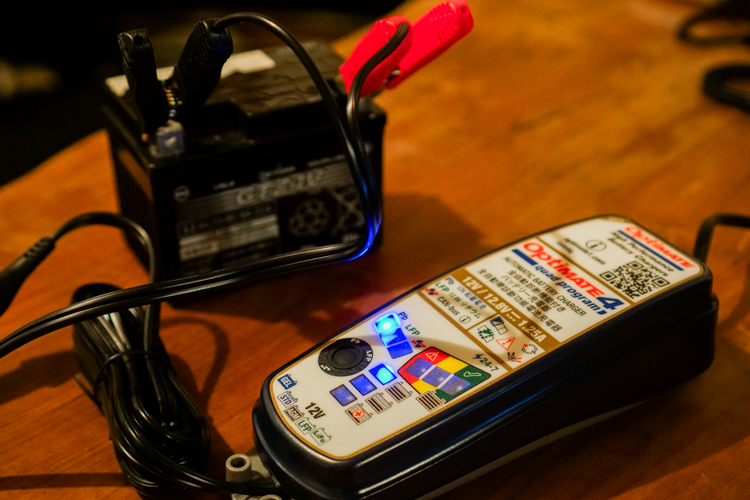 バイクバッテリーの充電はOptiMate 4 Quad Programにお任せ！1台あれば
