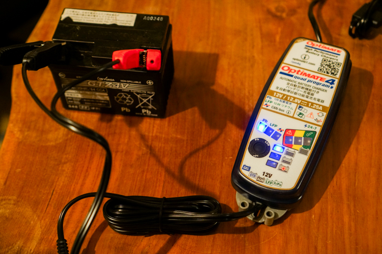 バイクバッテリーの充電はOptiMate 4 Quad Programにお任せ！1台あれば