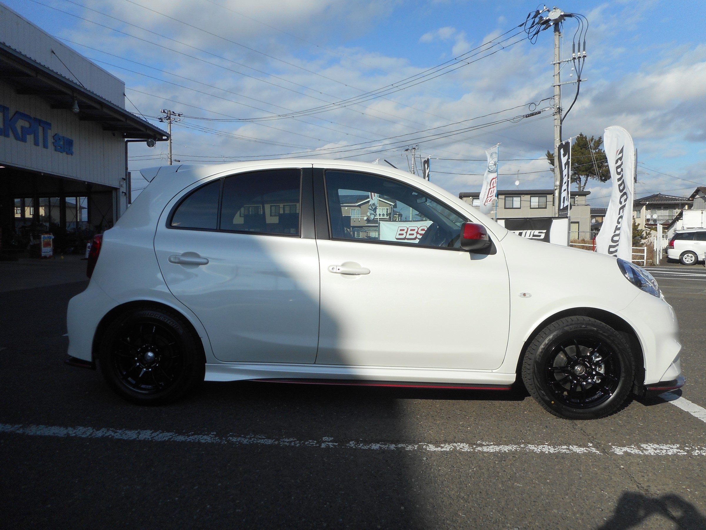 BLIZZAK VRX2 ＆ TBRホイール | 日産 マーチNISMO | カスタマイズ別