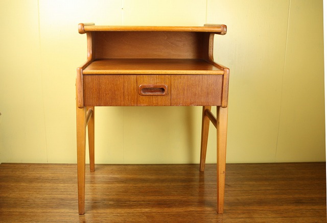 北欧アンティーク家具 ヴィンテージナイトテーブル