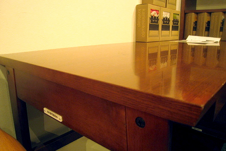 カリモク60 デスク（組立式／ウォールナット） | collect