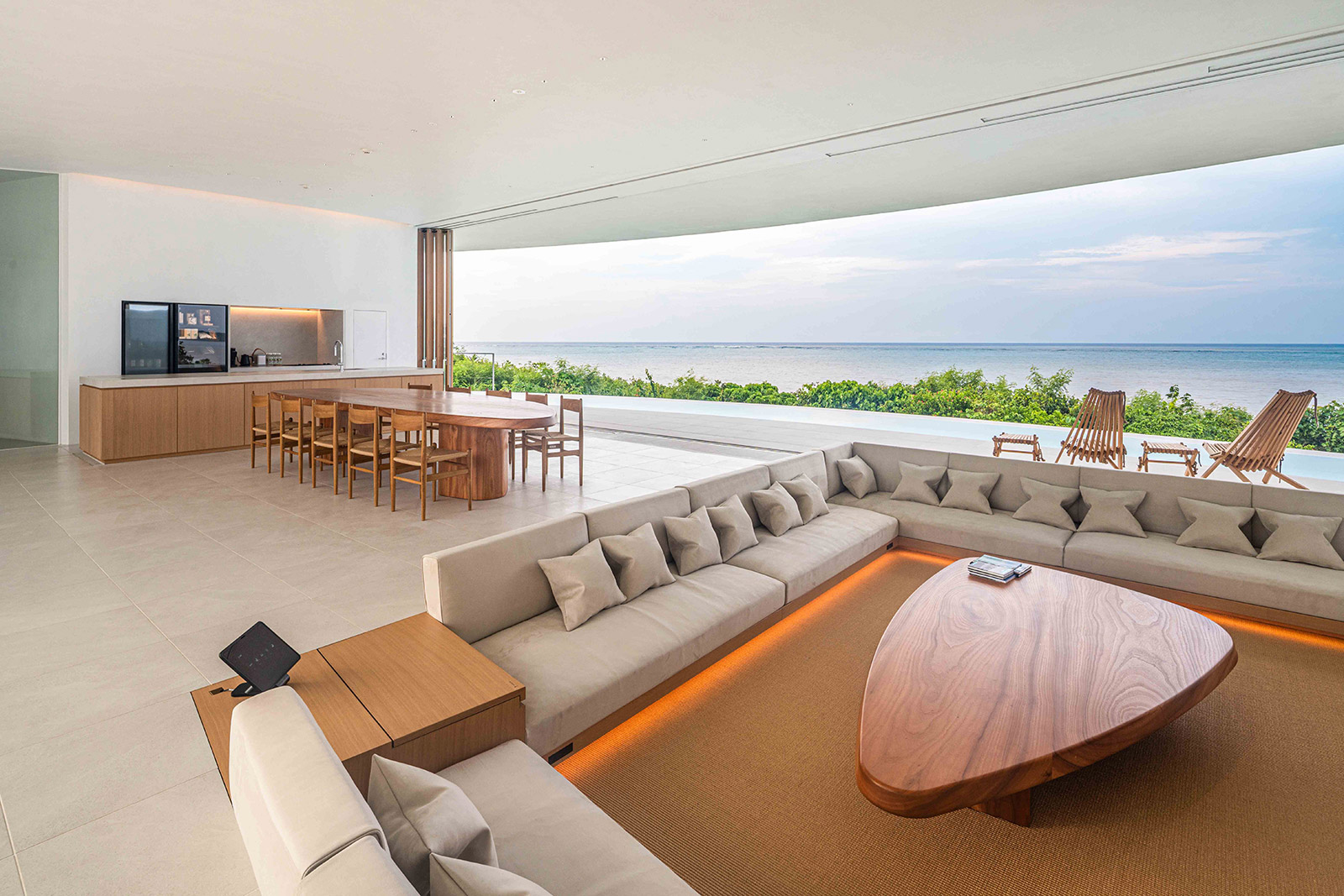 NOT A HOTEL ISHIGAKI - 納品事例 | カッシーナ・イクスシー