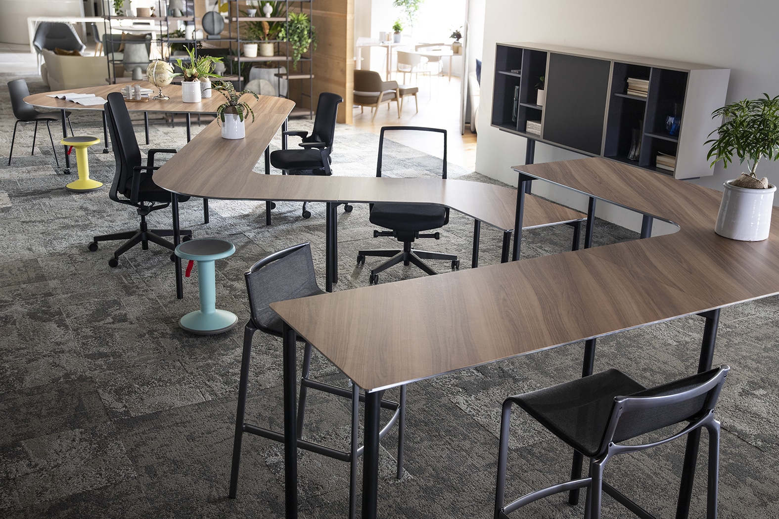 Interstuhl（インタースツール）| カッシーナ・イクスシー