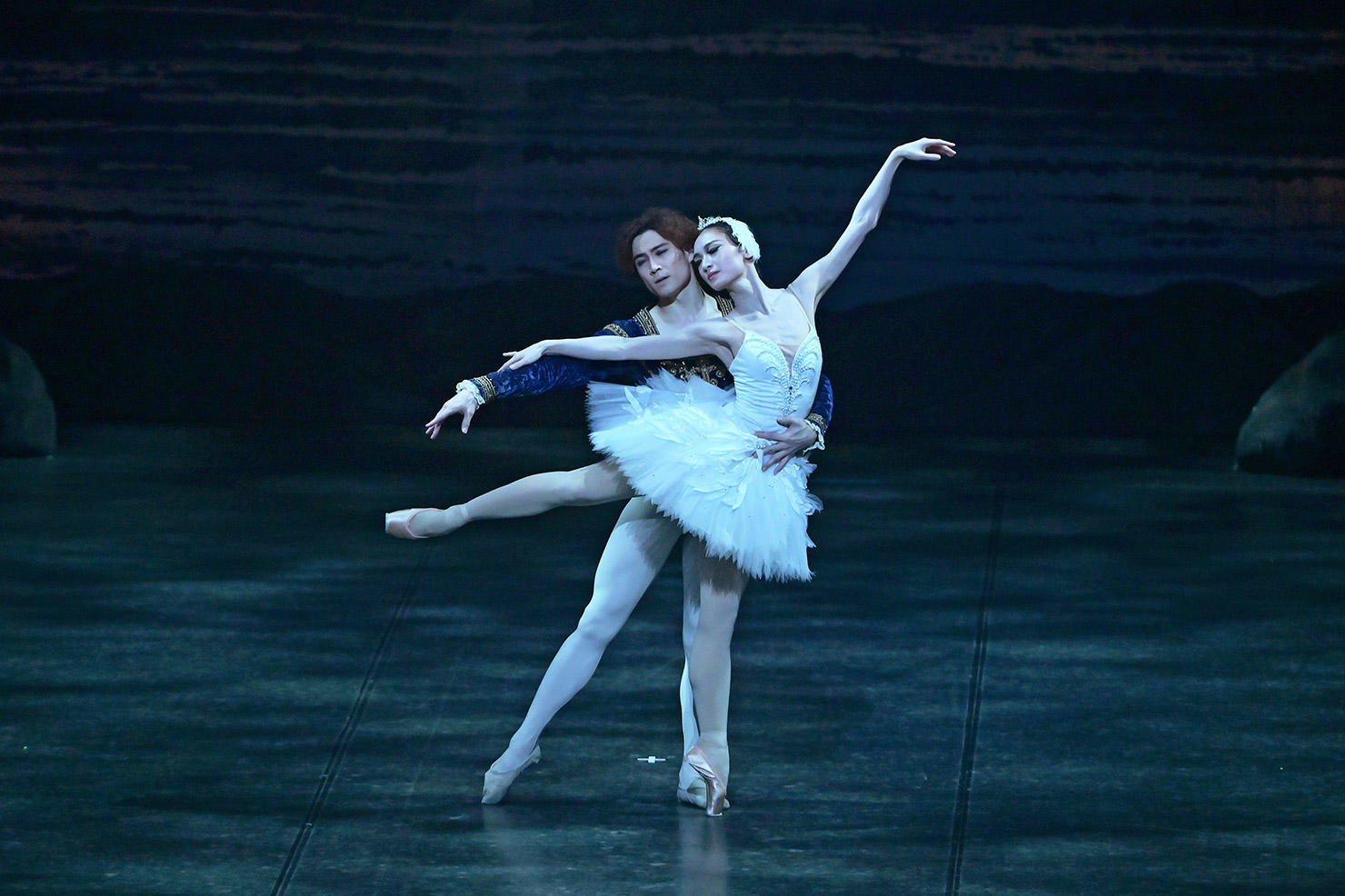 山本隆之改訂振付『白鳥の湖』を北野優香、水城卓哉、椿原せいか、青木