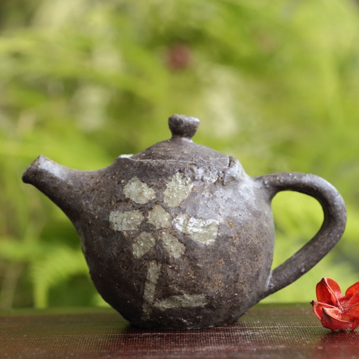 増田エミ お花の黒急須 満容量100ml 作家ものティーポット とても