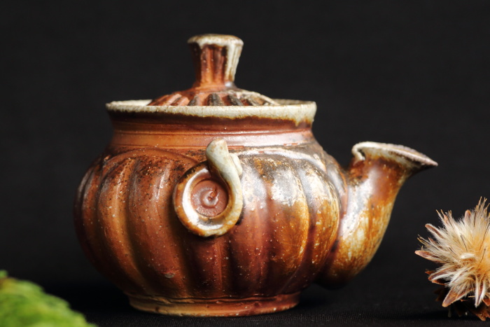 中国 紅釉 面取六角瓶 V R5455B 中国 紅釉 面取六角瓶