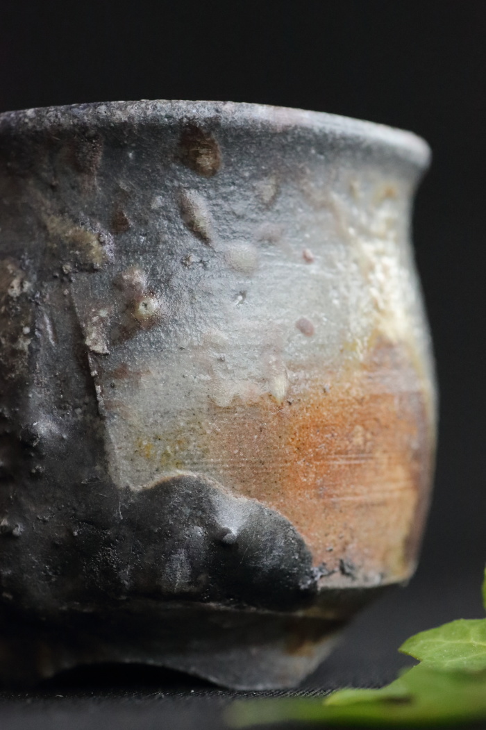 松井浩之 備前窯変ぐい吞 作家もの酒器 無釉焼〆酒盃 登窯焼成 桐箱