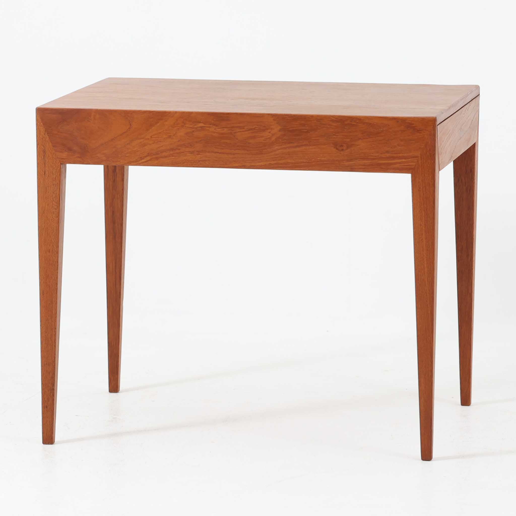 北欧ビンテージ家具サイドテーブル | コンパクトで使い勝手の良い