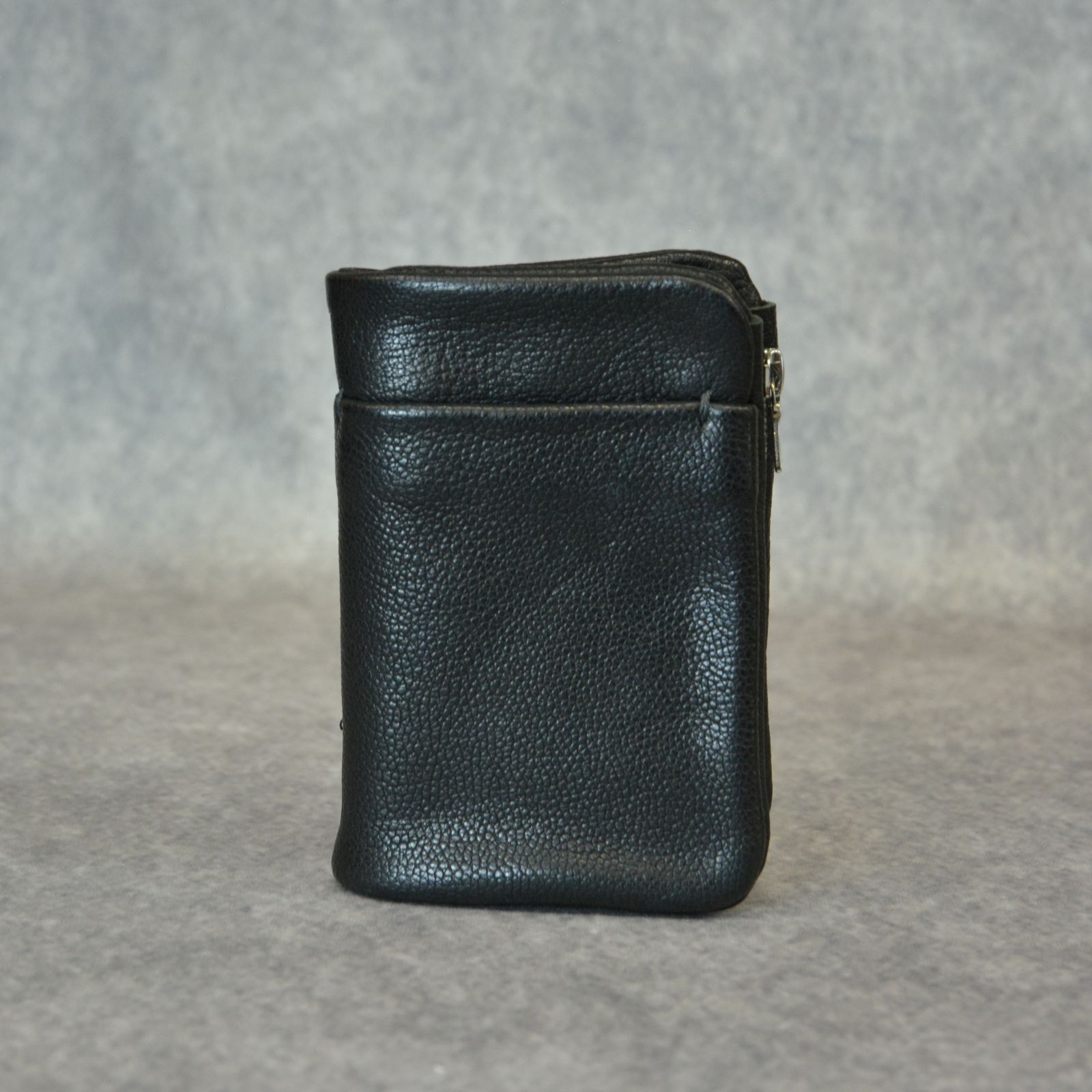 ISAMU KATAYAMA BACKLASH - GUIDI ゴートタンニン 二つ折り財布 (BLACK