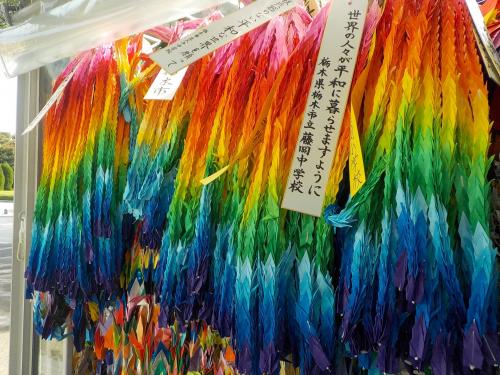 原爆の子の像（広島市）へ千羽鶴を奉納しました（令和4年度） - 栃木市