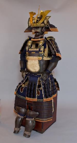 鉄錆地紺糸威瑠璃斎胴具足(てつさびじこんいとおどしるりさいどう