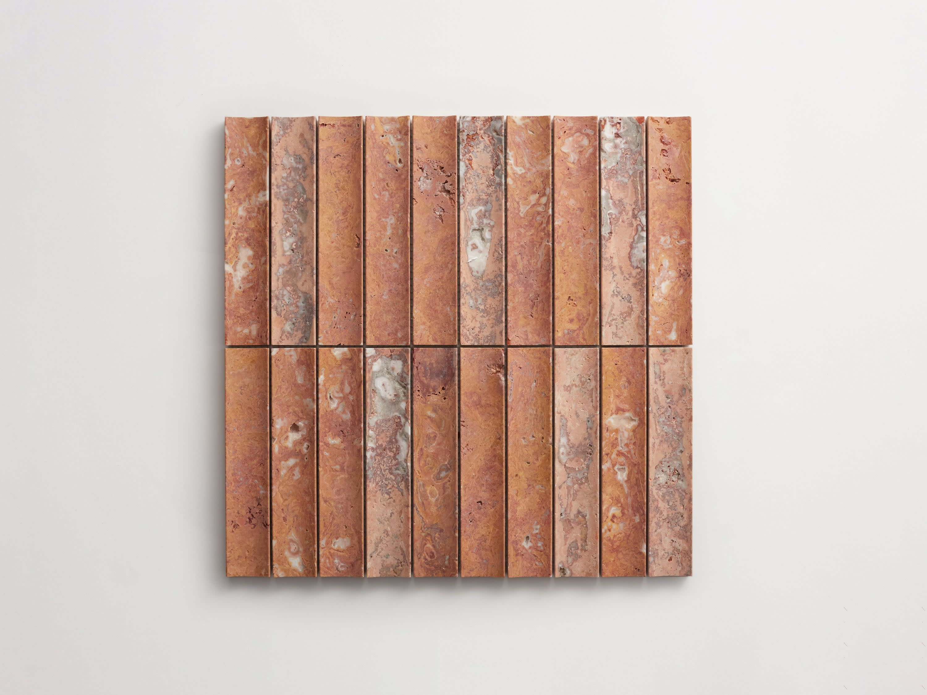 red travertine | fluted 3d-tile | etui petit lapidary | clé