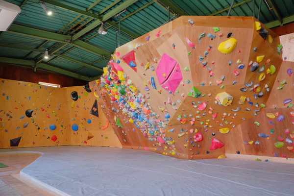 クライミングジム サイファー ［西湘地区］ | 山と溪谷社の