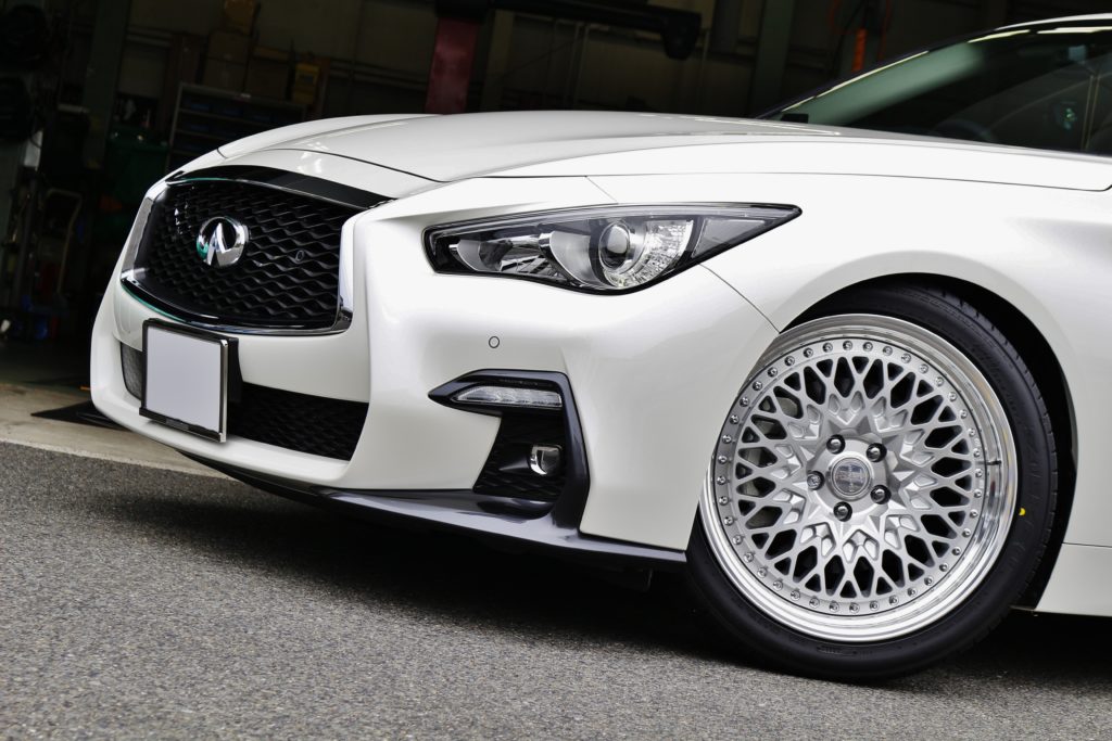 V37 スカイライン に グランシーカー CCX 装着。 クラシカルメッシュで