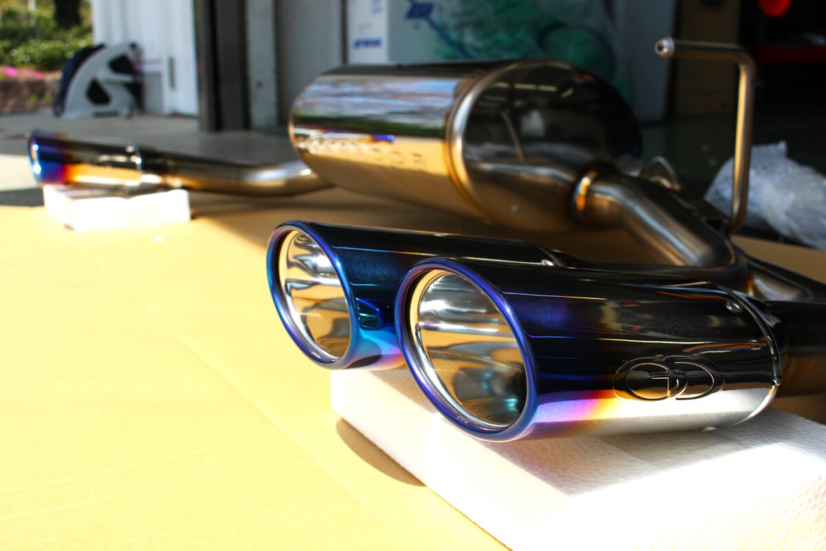 C-HRにガナドールマフラーを装着！エアロ装着車なら左右4本出しで迫力