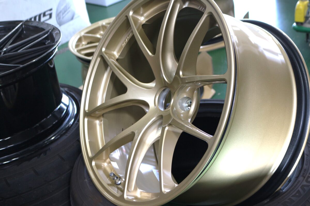 GRカローラ×BBS RI-A】ゴールドカラーでかっこよく決める！ | 多治見店