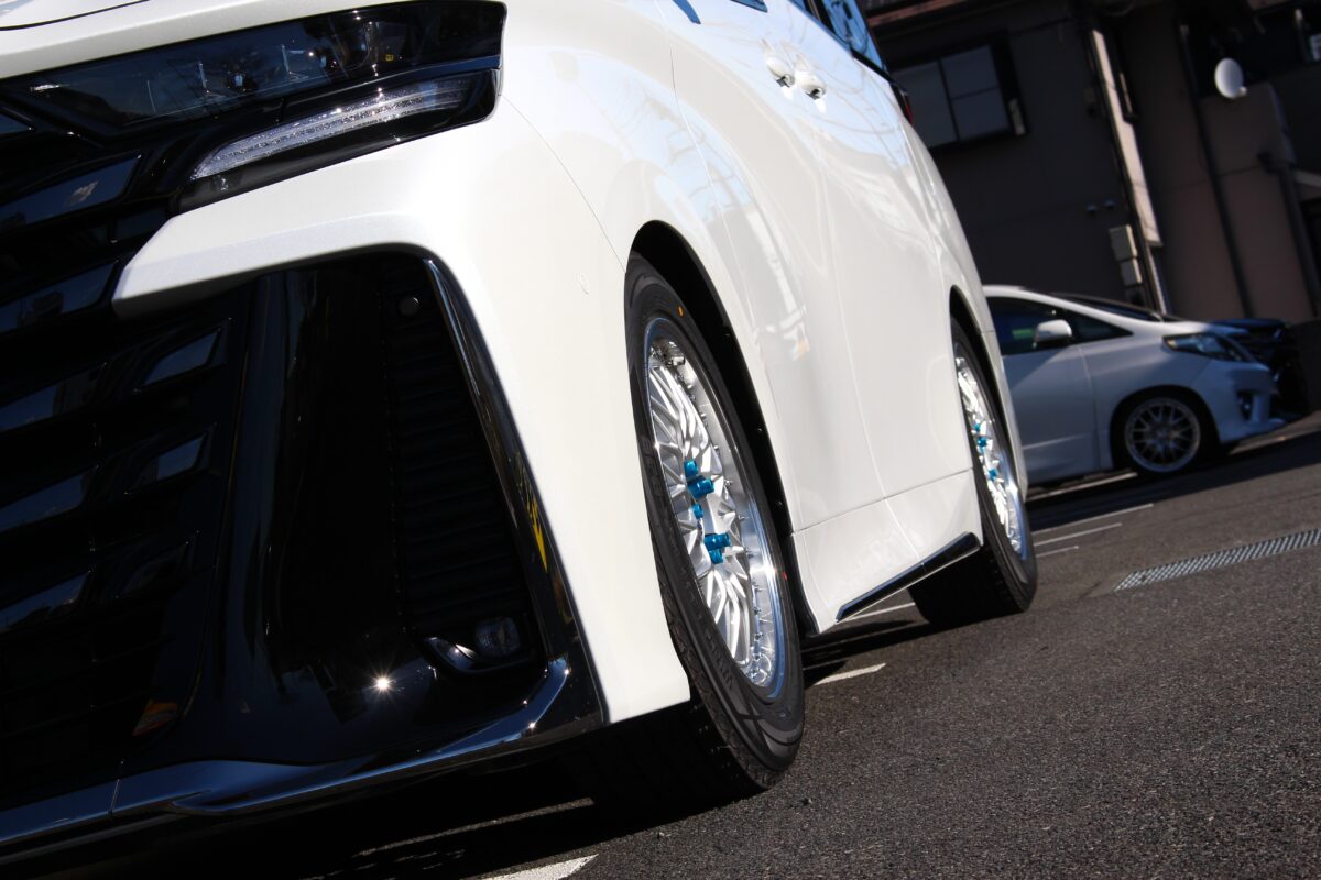 40ヴェルファイアにシュタイナーFTX 18インチ スタッドレスセット取付