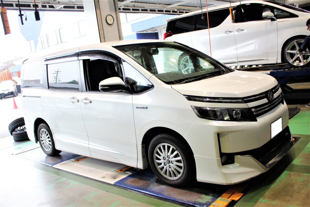 80ヴォクシーに19インチ！アクセル レディーレで大口径スタイル