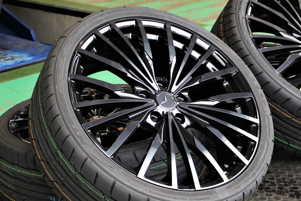 80ヴォクシーに19インチ！アクセル レディーレで大口径スタイル