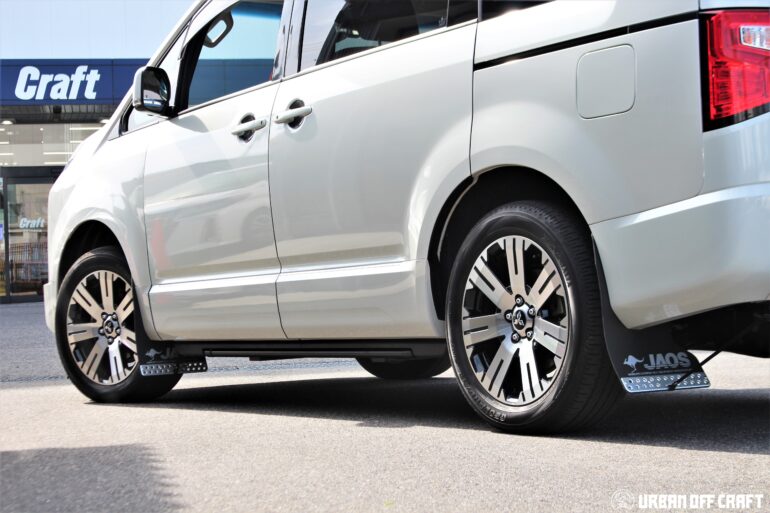 デリカD:5にJAOSマッドガード3装着！リアビューのイメージチェンジに