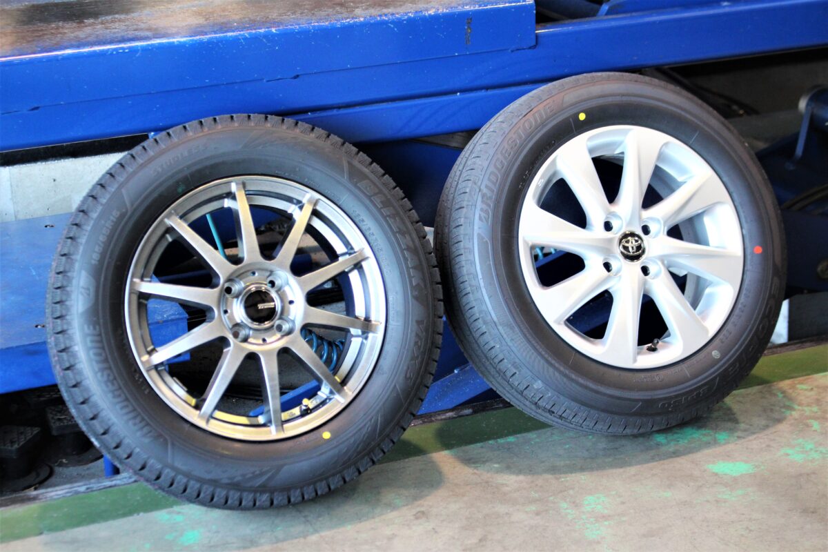 新型アクア にスタッドレスタイヤセット。凍結 & 積雪対策に