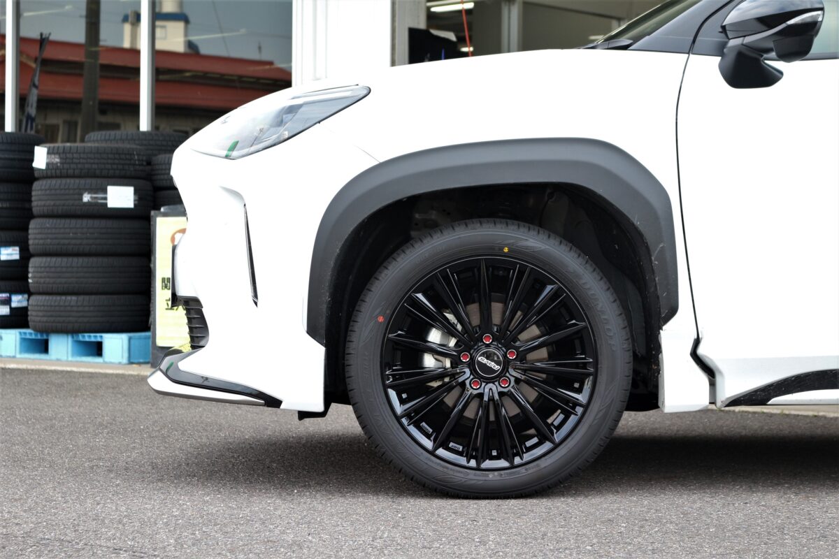 TOYOTA ヤリスクロス に RAYS ベルサス ヴォウジェ 2223LTD 装着