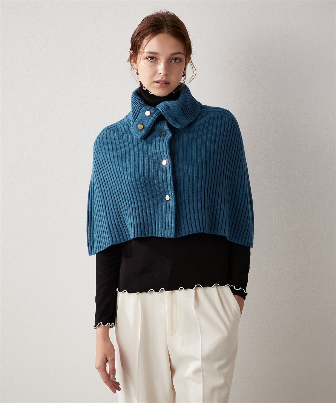 金ボタン ニットポンチョ LE SOUK HOLIDAY｜クロスプラス公式通販サイト