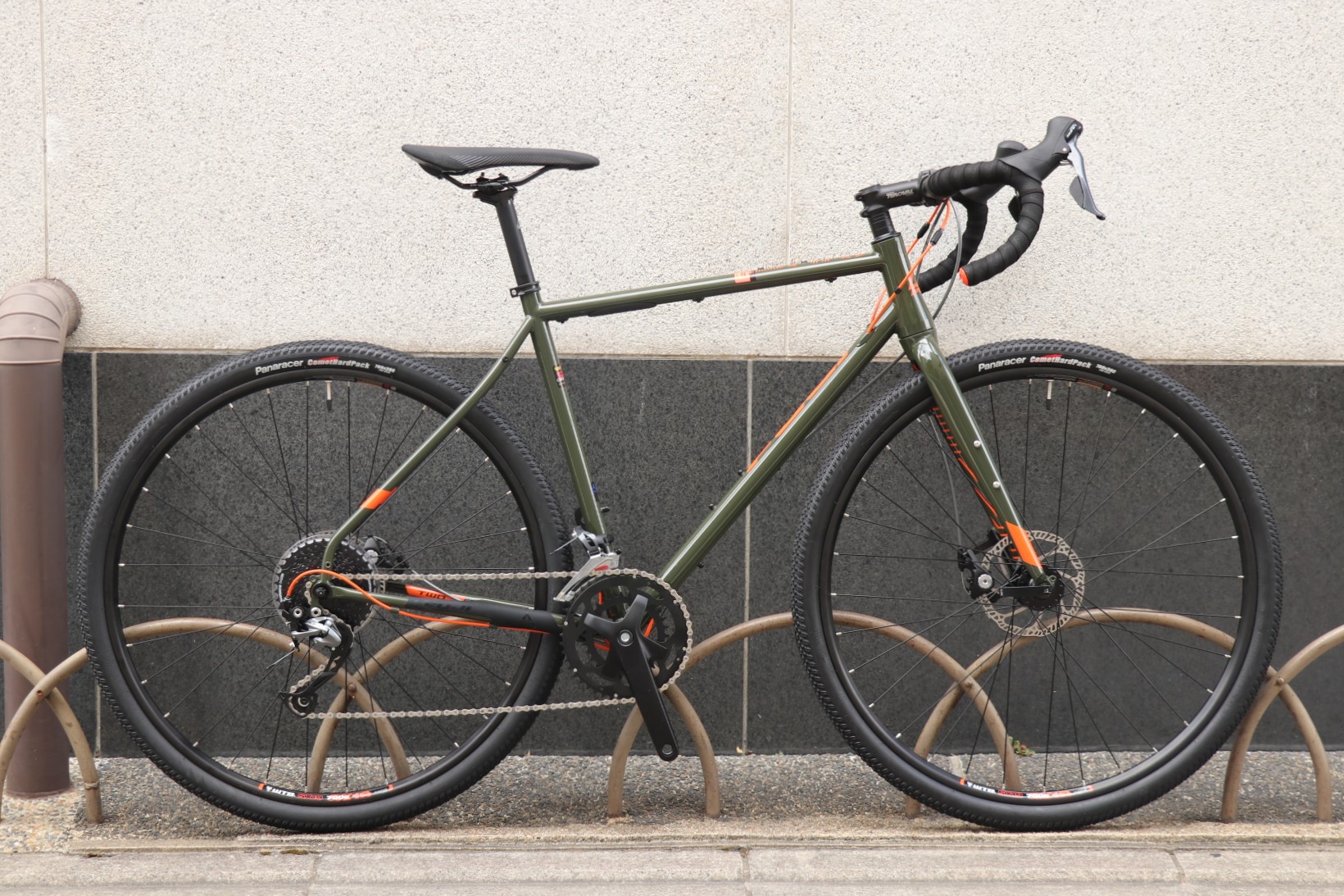 セール!!】テーパーヘッド採用の本格的なクロモリグラベルツーリング