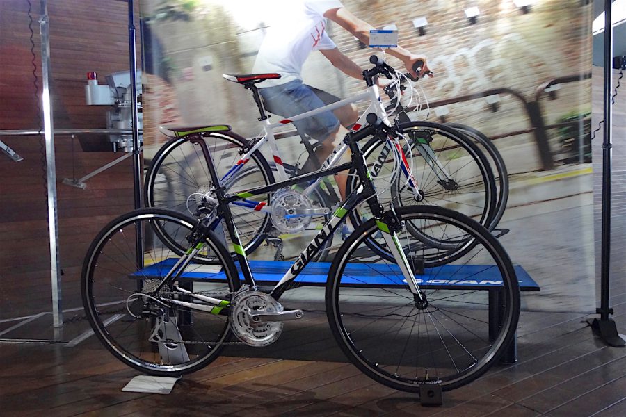 GIANT 2017年モデル：軽くてスポーティな新型クロスバイク「CROSTAR