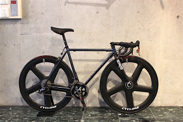 バトンホイールフロント 26インチ SIXTH COMPONENTSの新作カーボン