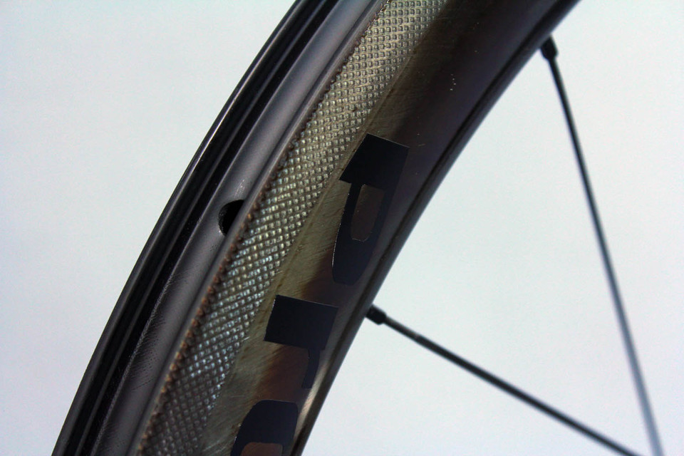 最新型のリムブレーキ用 カーボンホイールを追加 | ブログ | サイクル