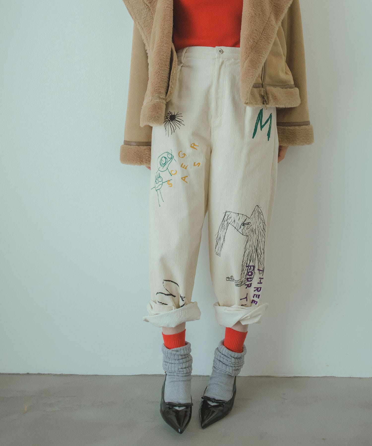 落書き刺繍コーデュロイパンツ | AND ON JIONE STORE（アンドオン